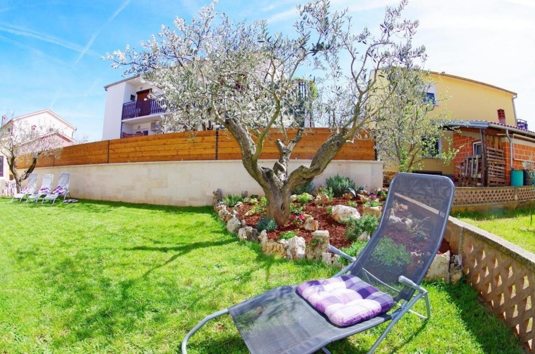 Wohnung in Pula mit Garten, Terrasse und Grill view 3