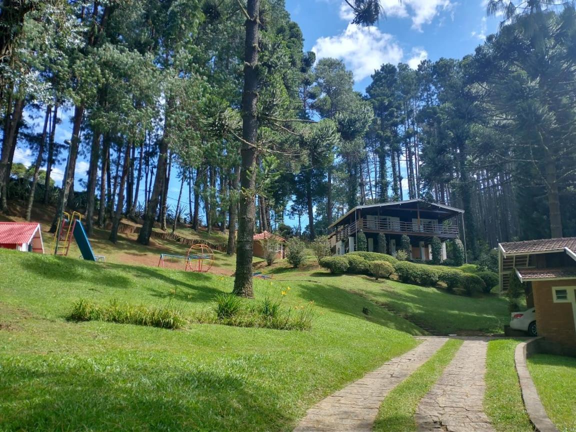 Casa dos Pinheiros Campos do Jordão