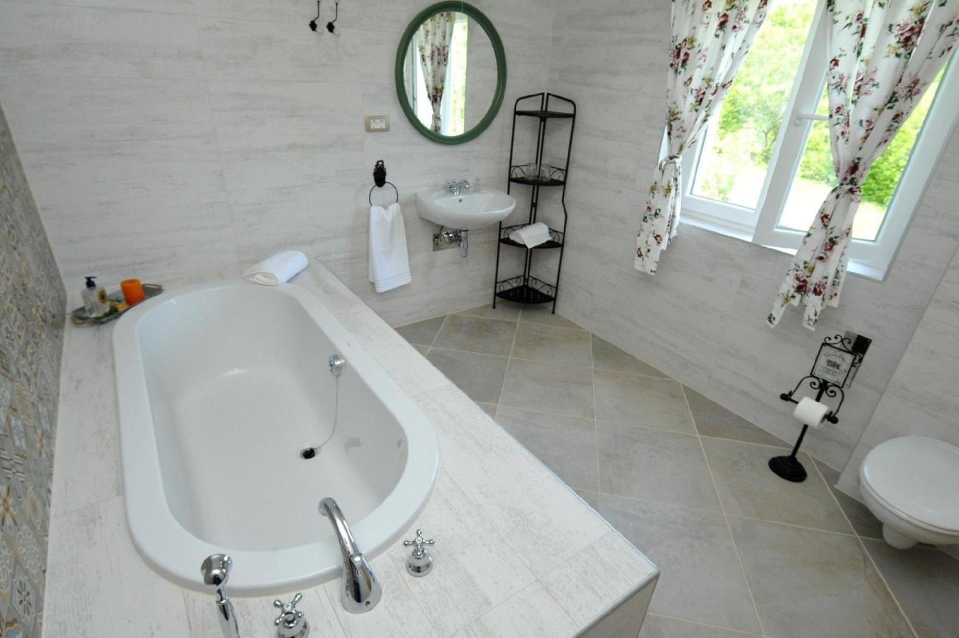 Alleinstehendes Ferienhaus Mit Swimmingpool
