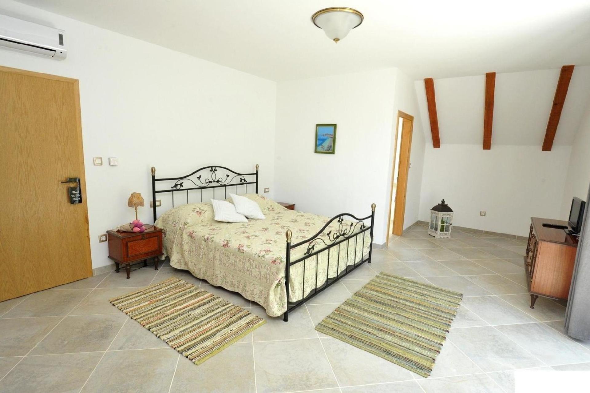 Alleinstehendes Ferienhaus Mit Swimmingpool