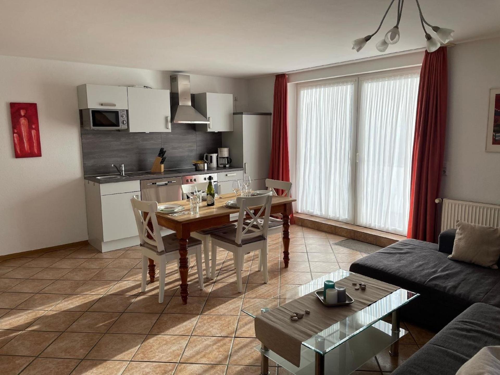 Einladende Obergschosswohnung mit sonnigem Balkon