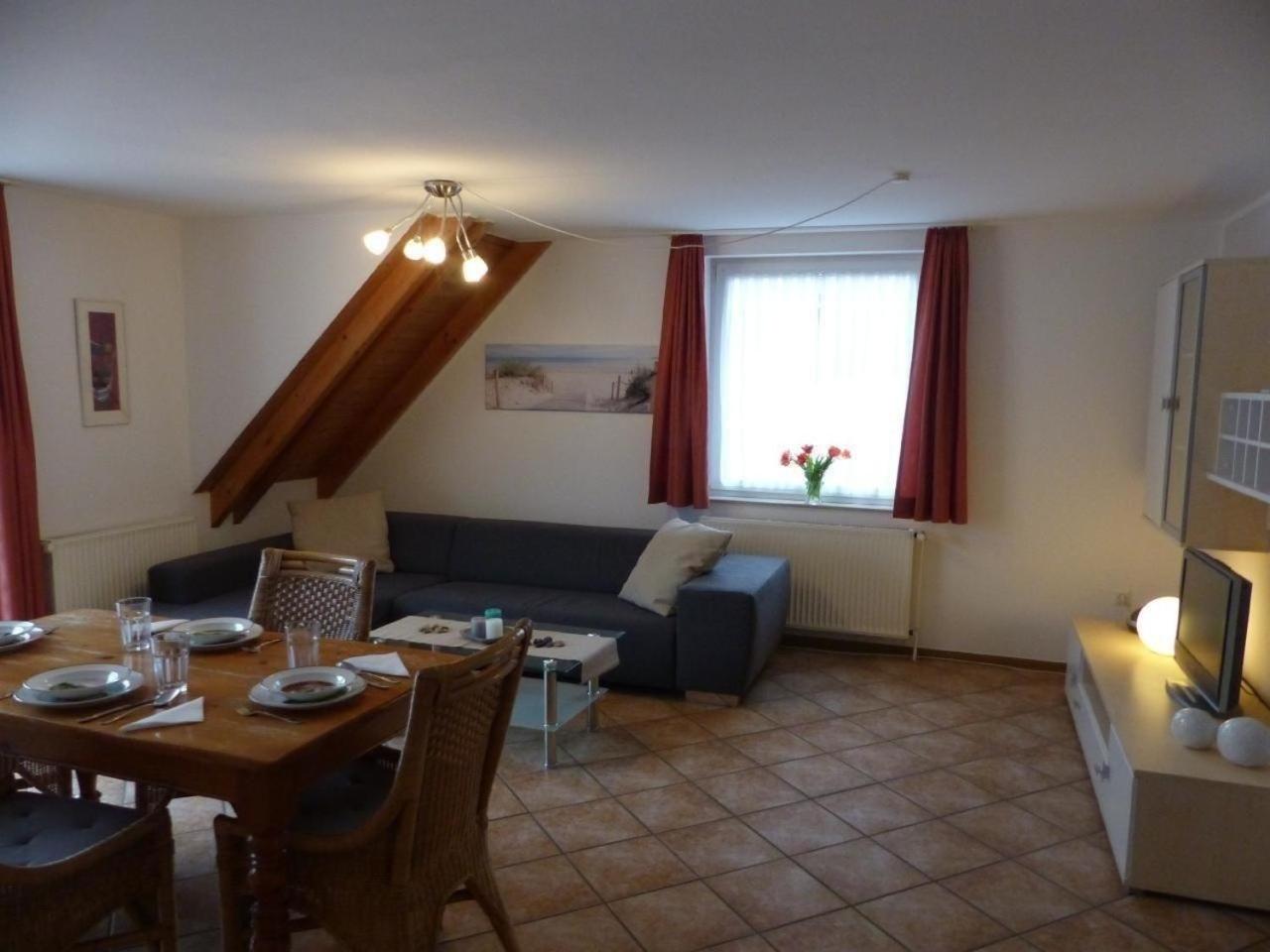 Einladende Obergschosswohnung mit sonnigem Balkon