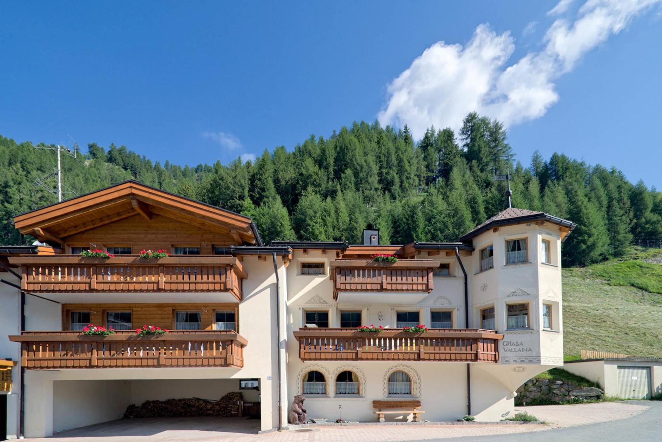 Hotel Chasa Vallaina - Image 1