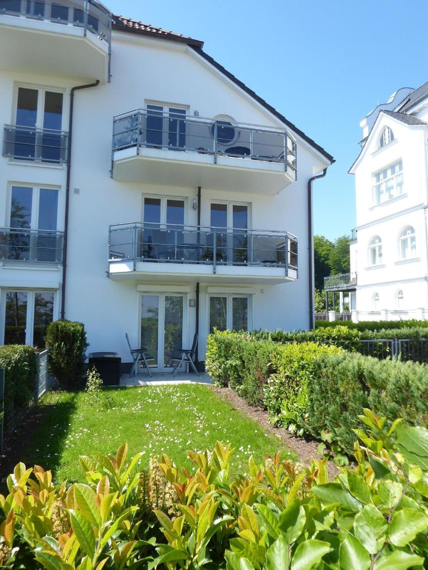 gemütliche Ferienwohnung im Ostseebad Sellin mit schönem Garten am Hochufer über der Seebrücke