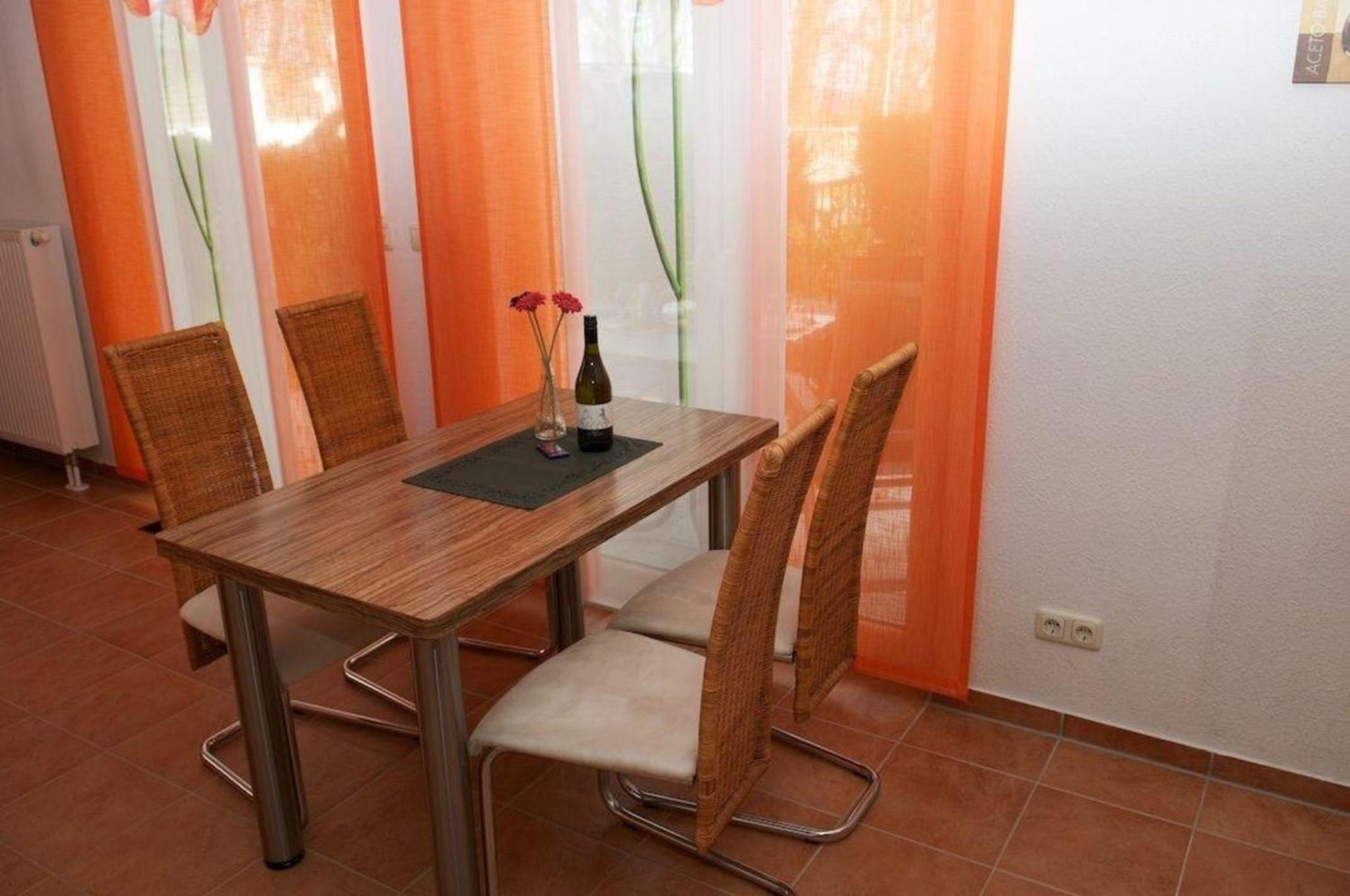 gemütliche Ferienwohnung im Ostseebad Sellin mit schönem Garten am Hochufer über der Seebrücke