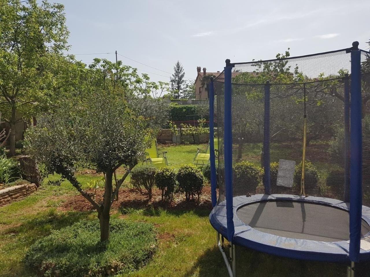 Ferienhaus in Rakalj mit Grill, Garten und Terrasse
