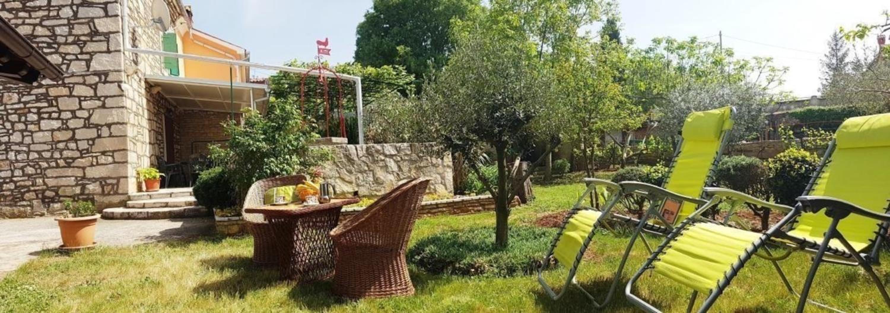Ferienhaus in Rakalj mit Grill, Garten und Terrasse