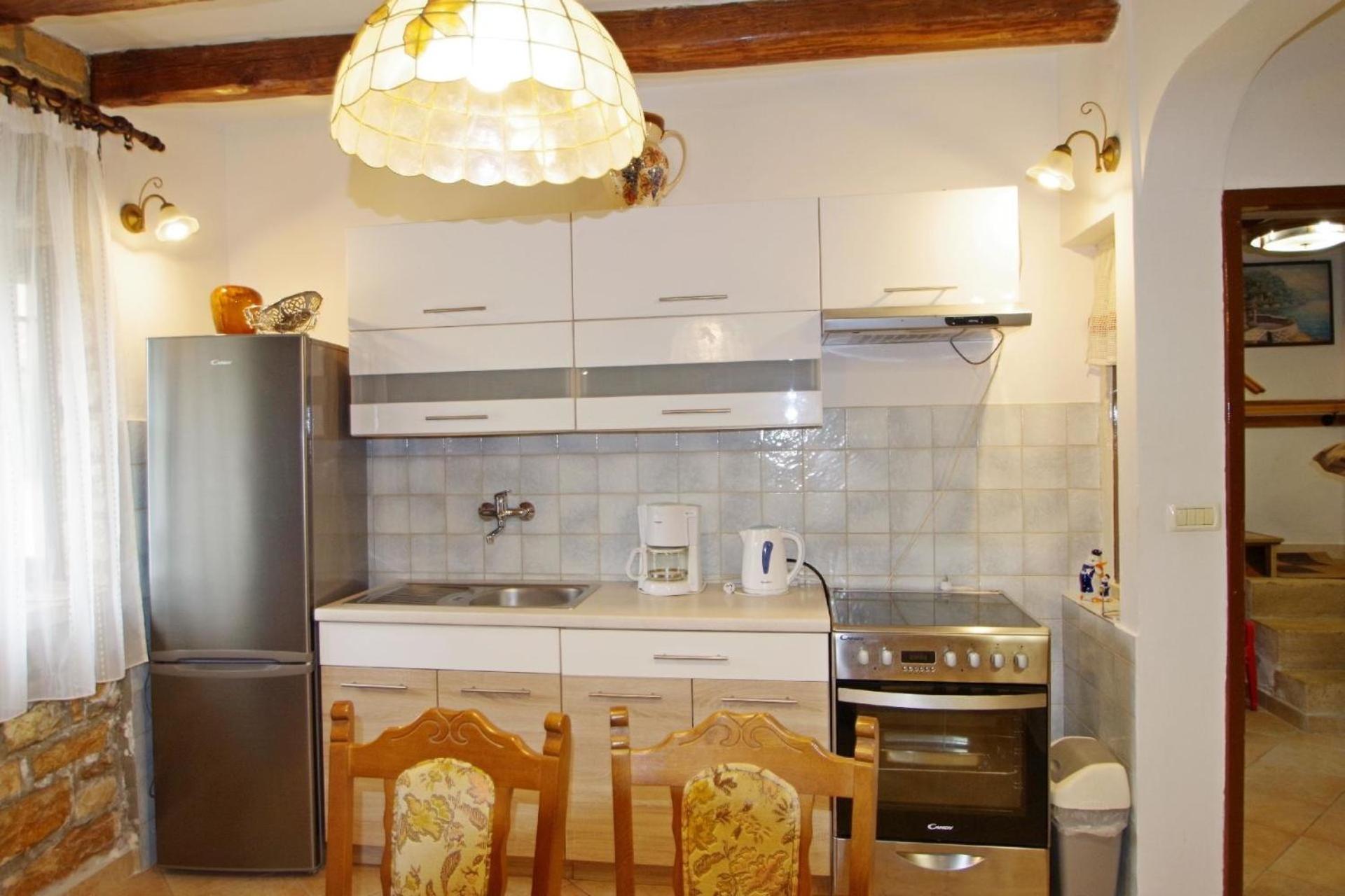 Ferienhaus in Rakalj mit Grill, Garten und Terrasse