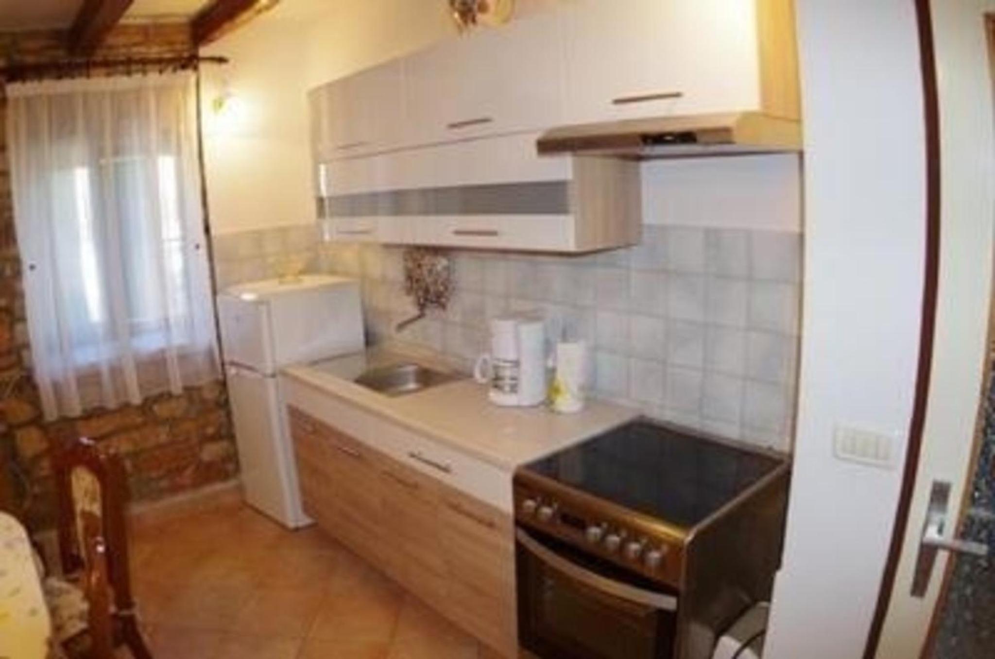 Ferienhaus in Rakalj mit Grill, Garten und Terrasse
