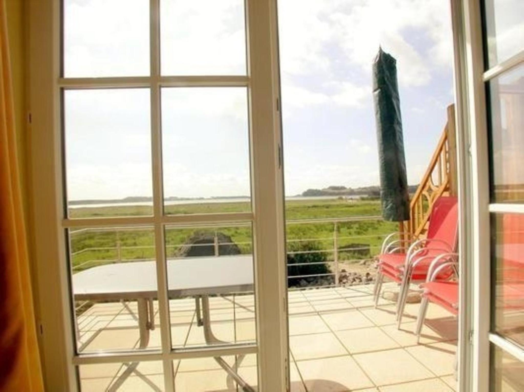 Tolles Appartement in Groß Zicker mit Grill, Terrasse und Garten