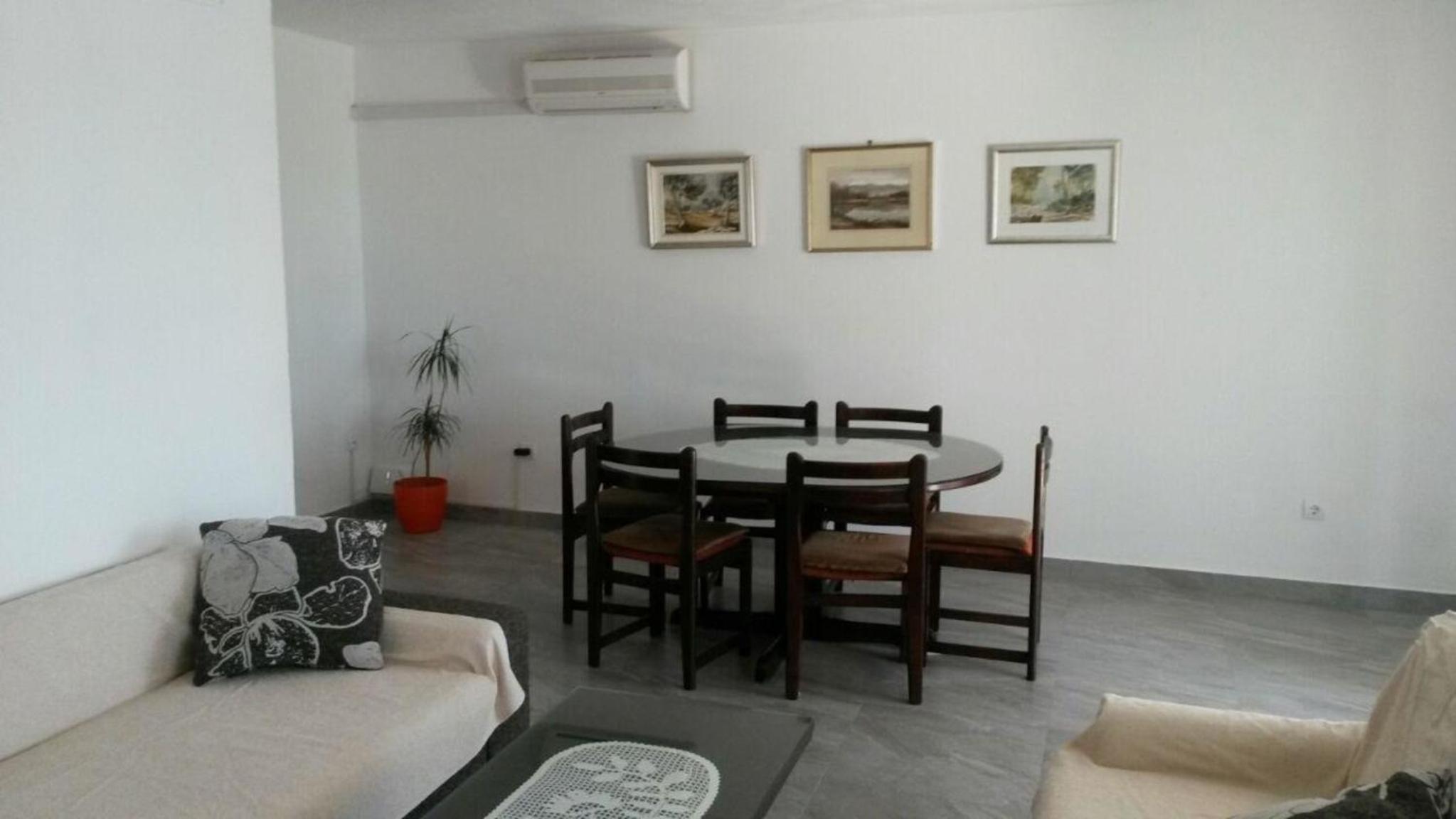 Tolles Haus in Okrug Gornji mit Eigenem Balkon view 4
