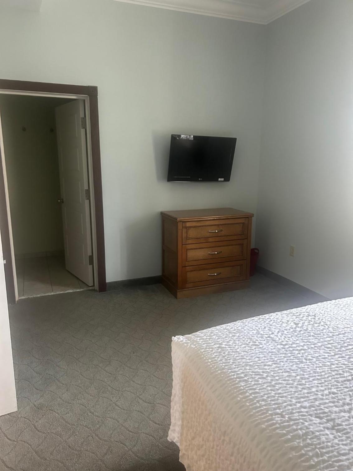 Watertown Vacations - Harbor House Inn - Property Image 4