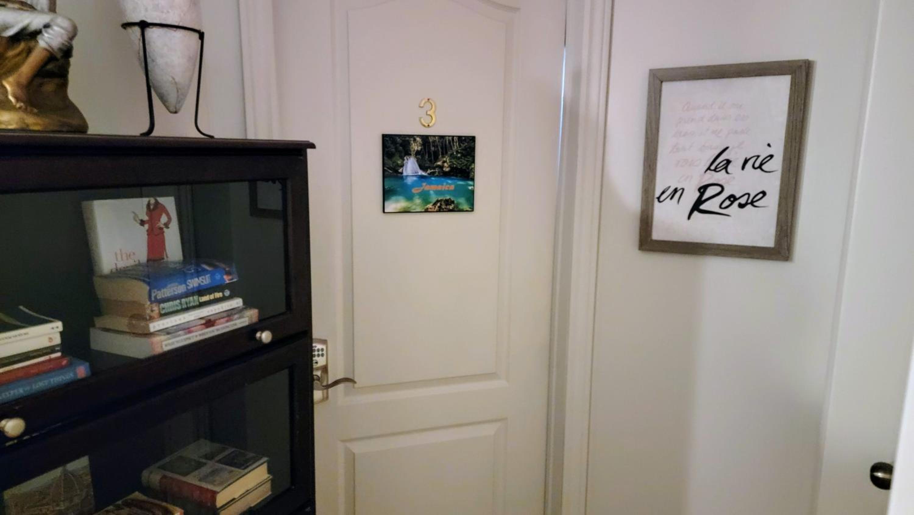 Kokomo INN Bed and Breakfast Ottawa-Gatineau's Only Tropical Riverfront B&B on the National Capital Cycling Pathway Route Verte #1 - for Adults Only - Cham