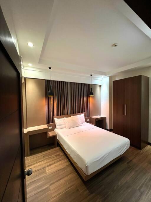 Monarch Suites at Padgett Cebu w/ pool near Ayala