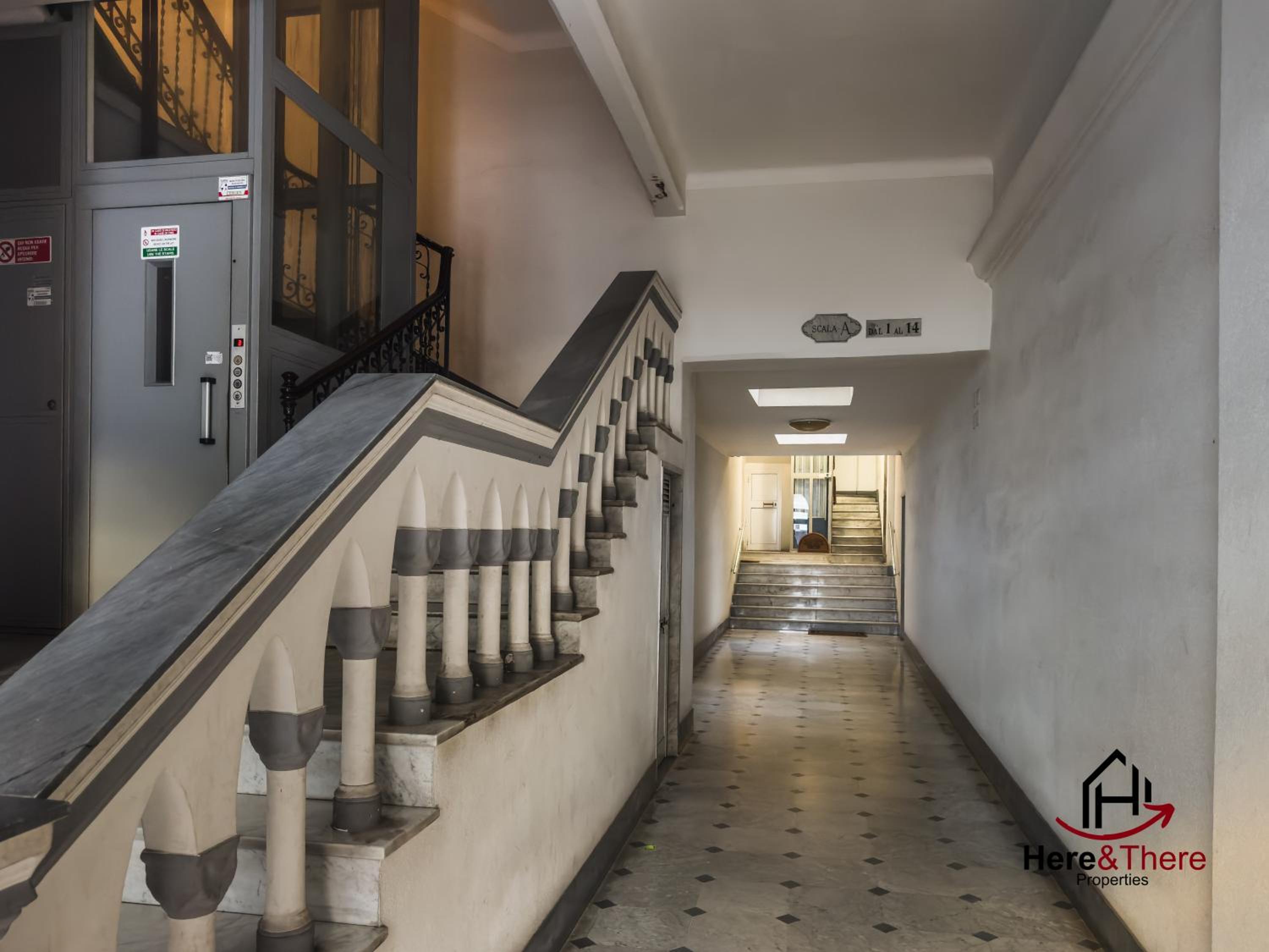 Elegant Apartment - Airport 5min - AC - Smart TV view 4