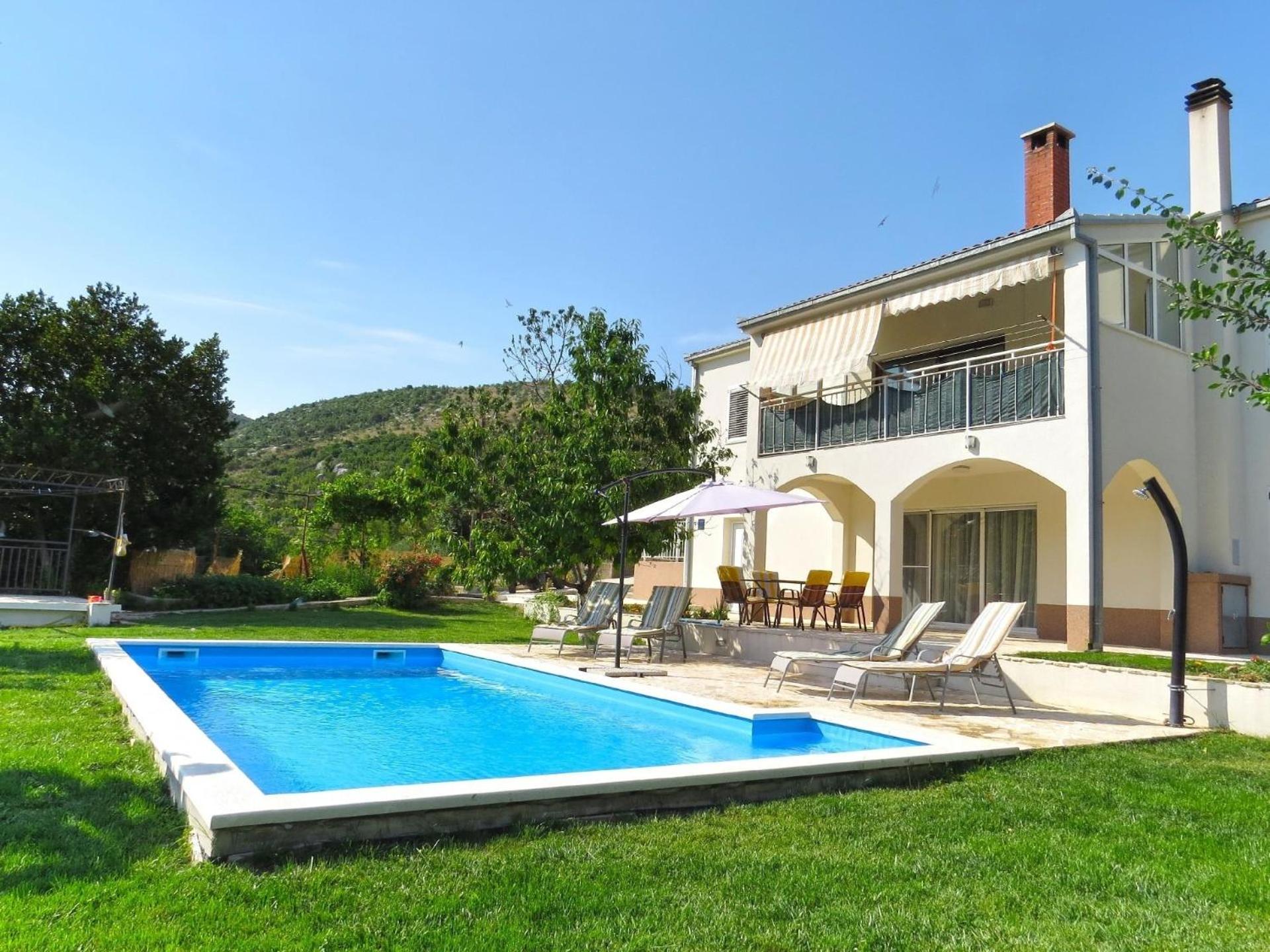 Geräumige Wohnung mit Terrasse und eigenem Pool view 3