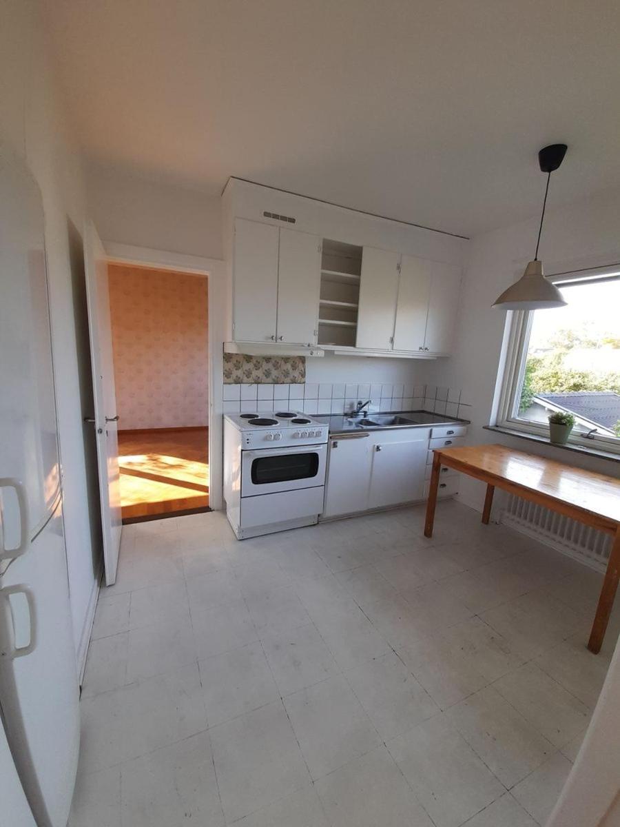 Room in house with good communication view 2
