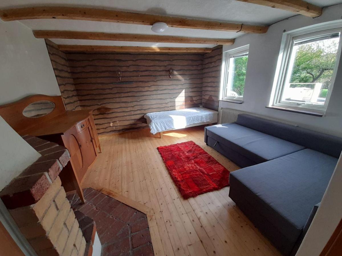 Room in house with good communication view 5