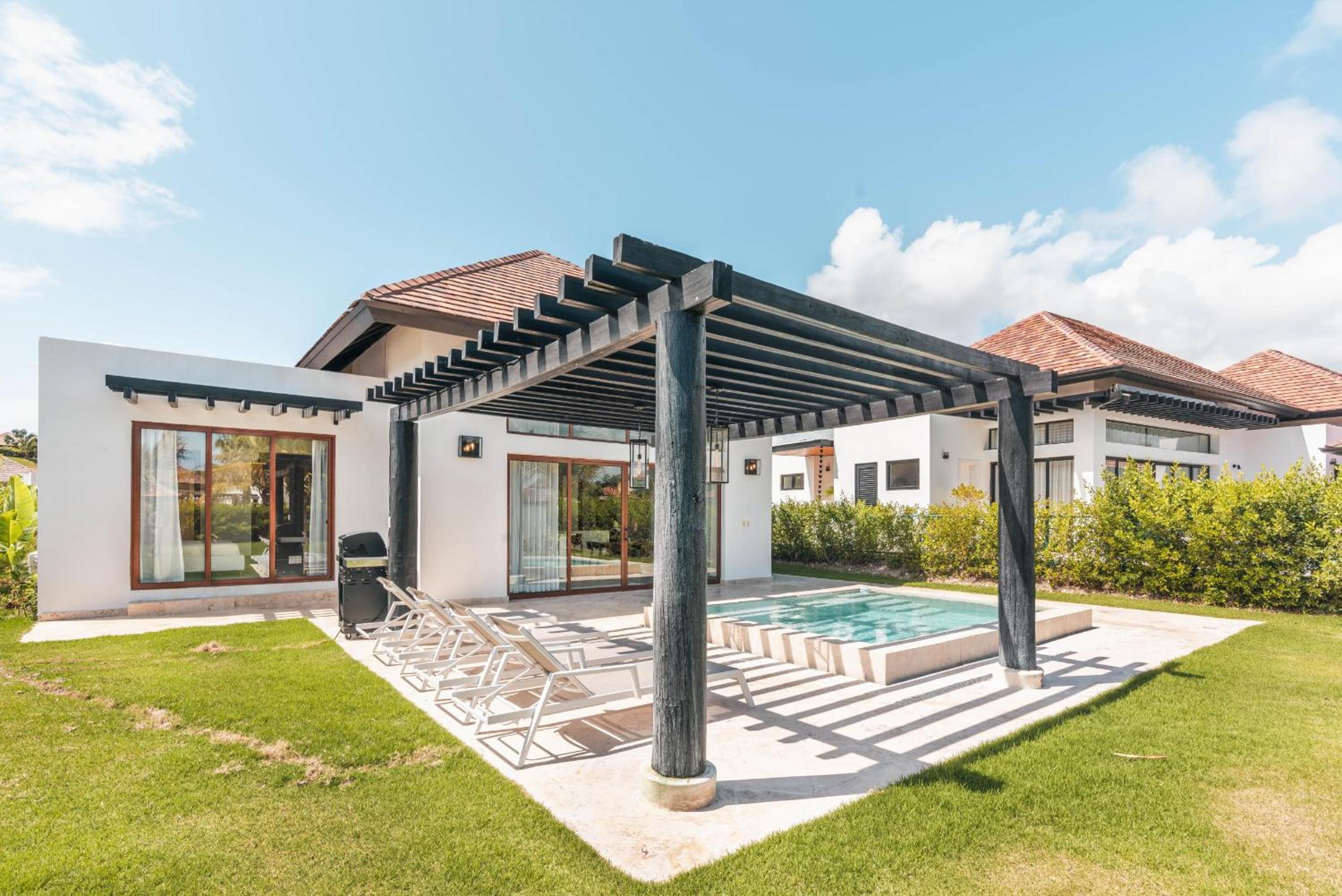 Tropical villa with picuzzi at Green Village BCA