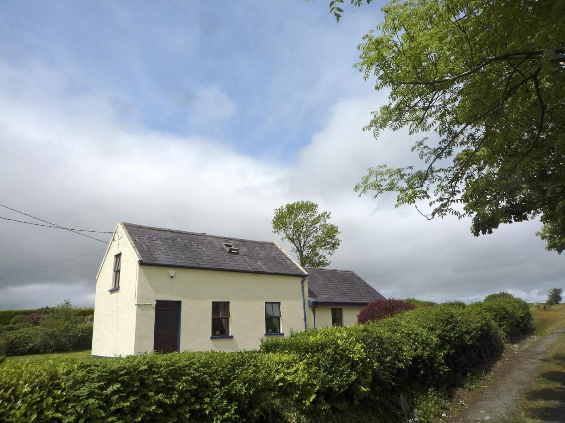 Sheans Holiday Cottage Killarney by Trident Holiday Homes