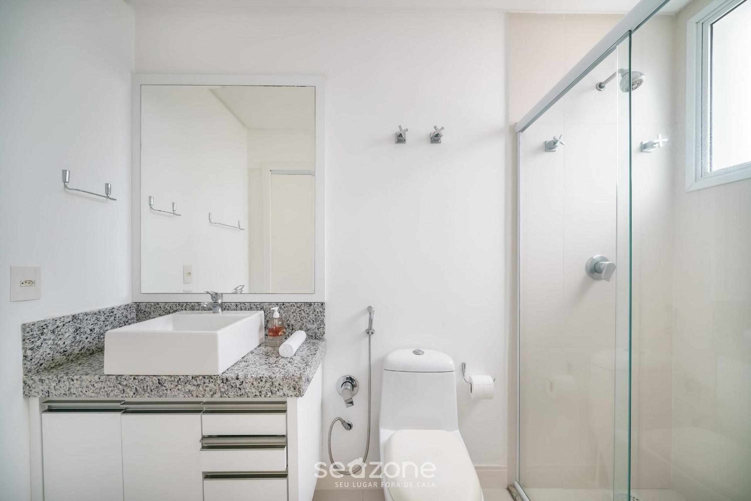 Seaview Apt condo w/ pool & BBQ VCE1102