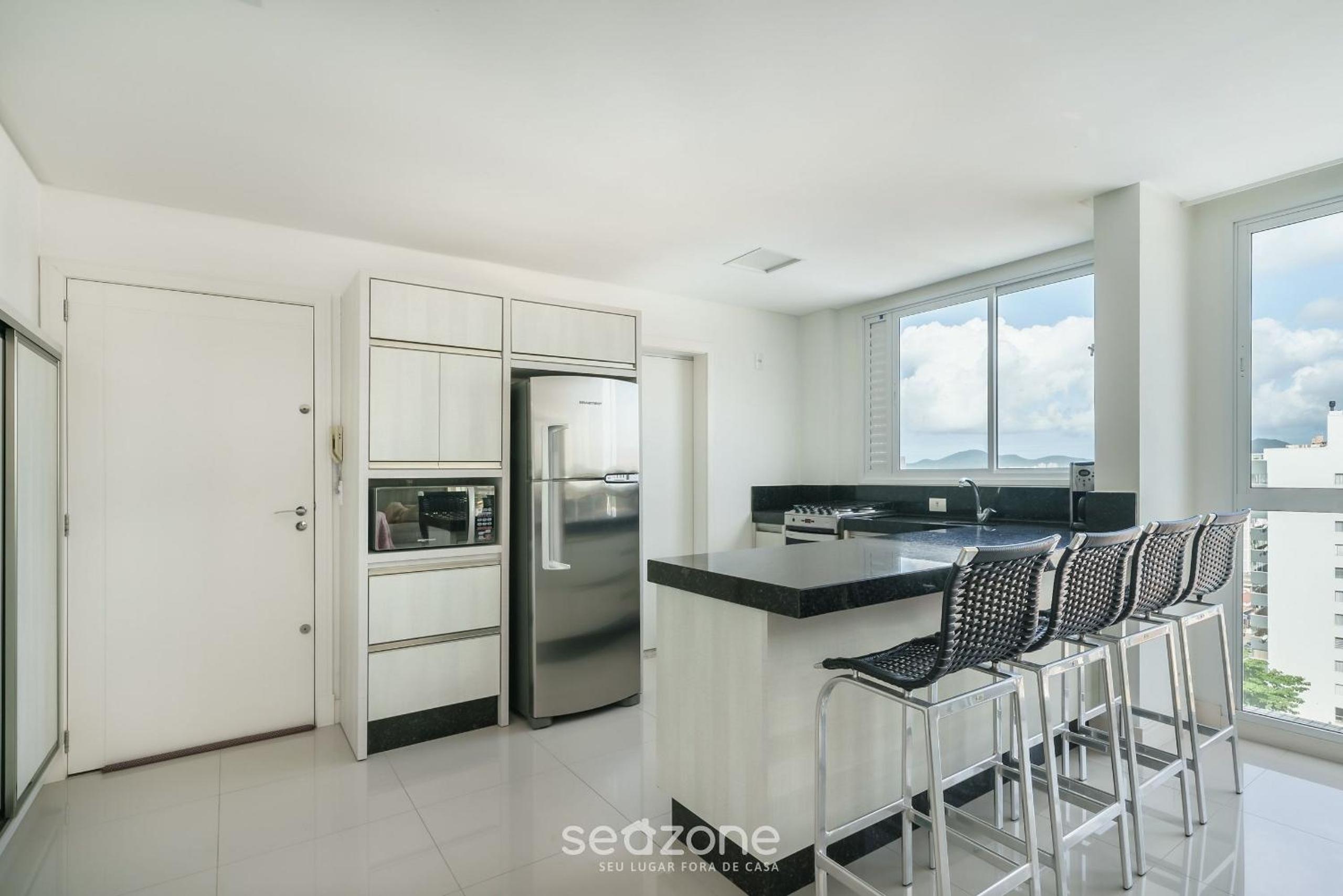 Seaview Apt condo w/ pool & BBQ VCE1102