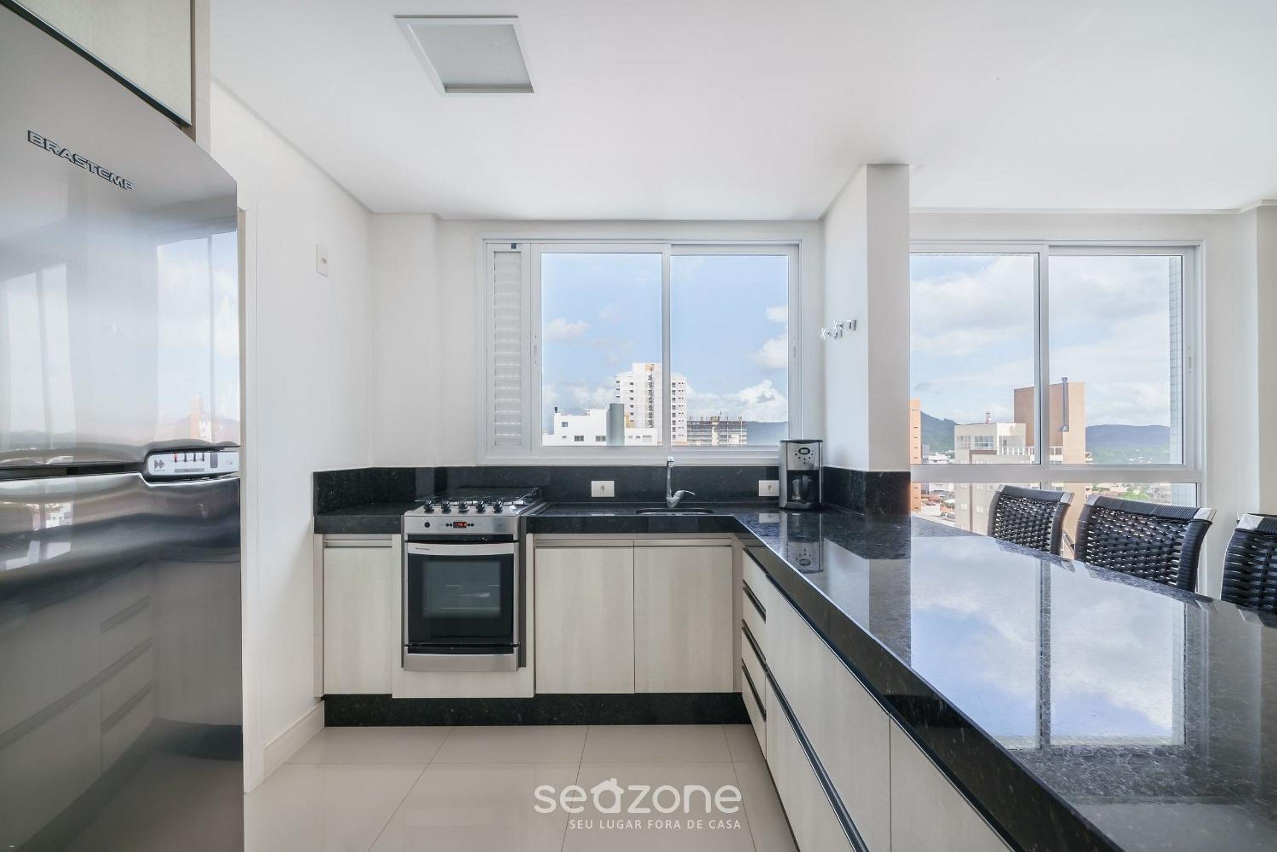 Seaview Apt condo w/ pool & BBQ VCE1102