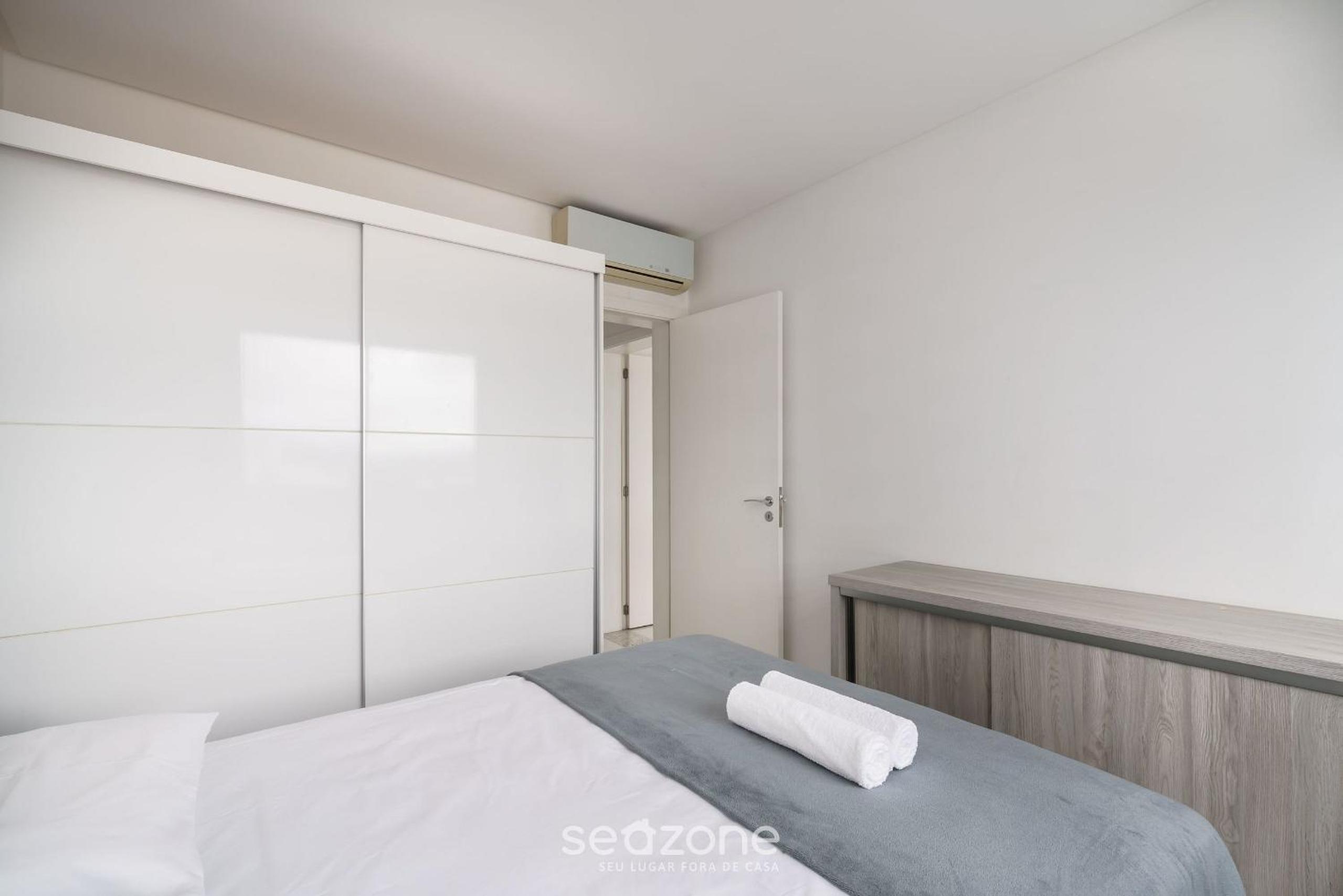 Seaview Apt condo w/ pool & BBQ VCE1102