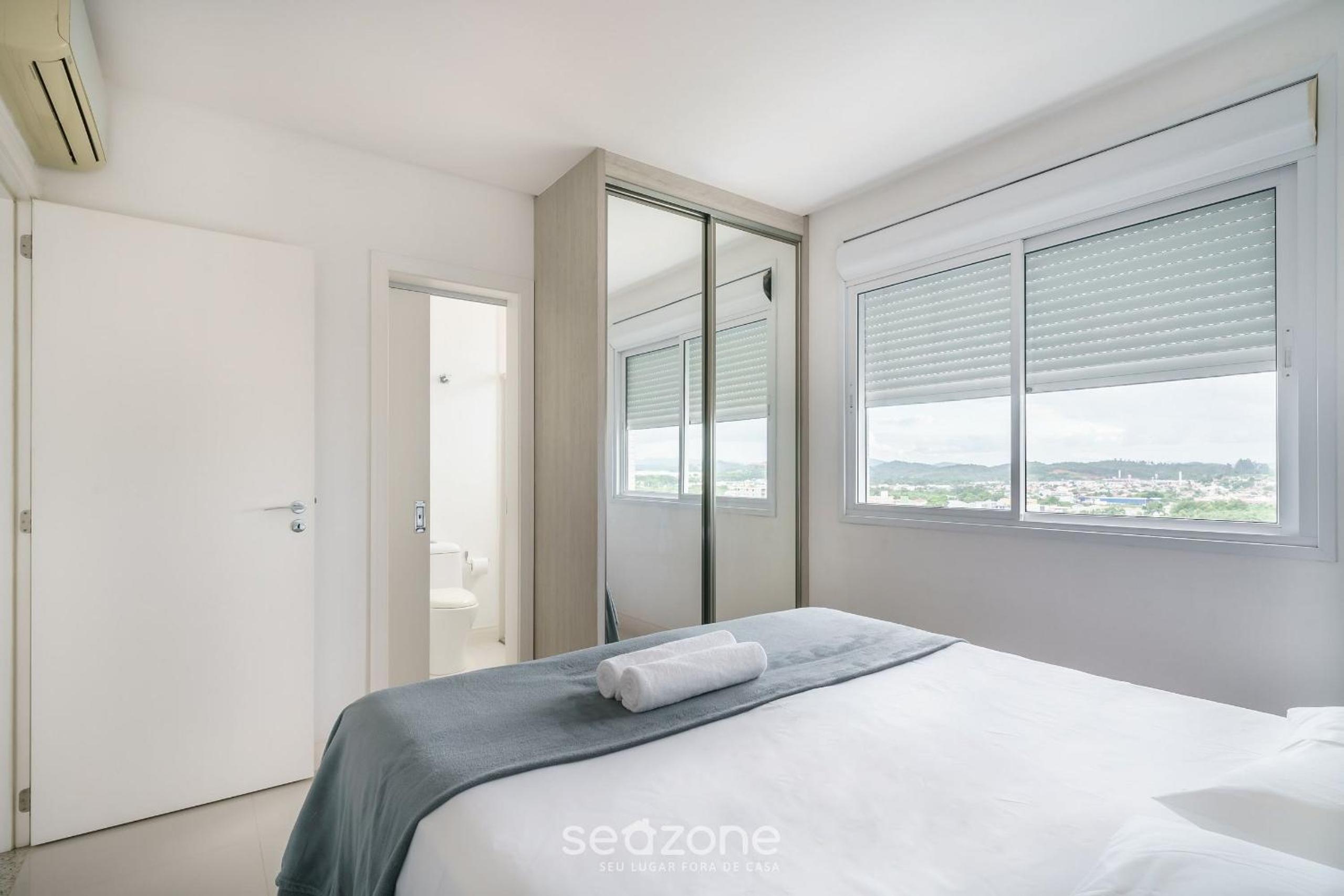 Seaview Apt condo w/ pool & BBQ VCE1102