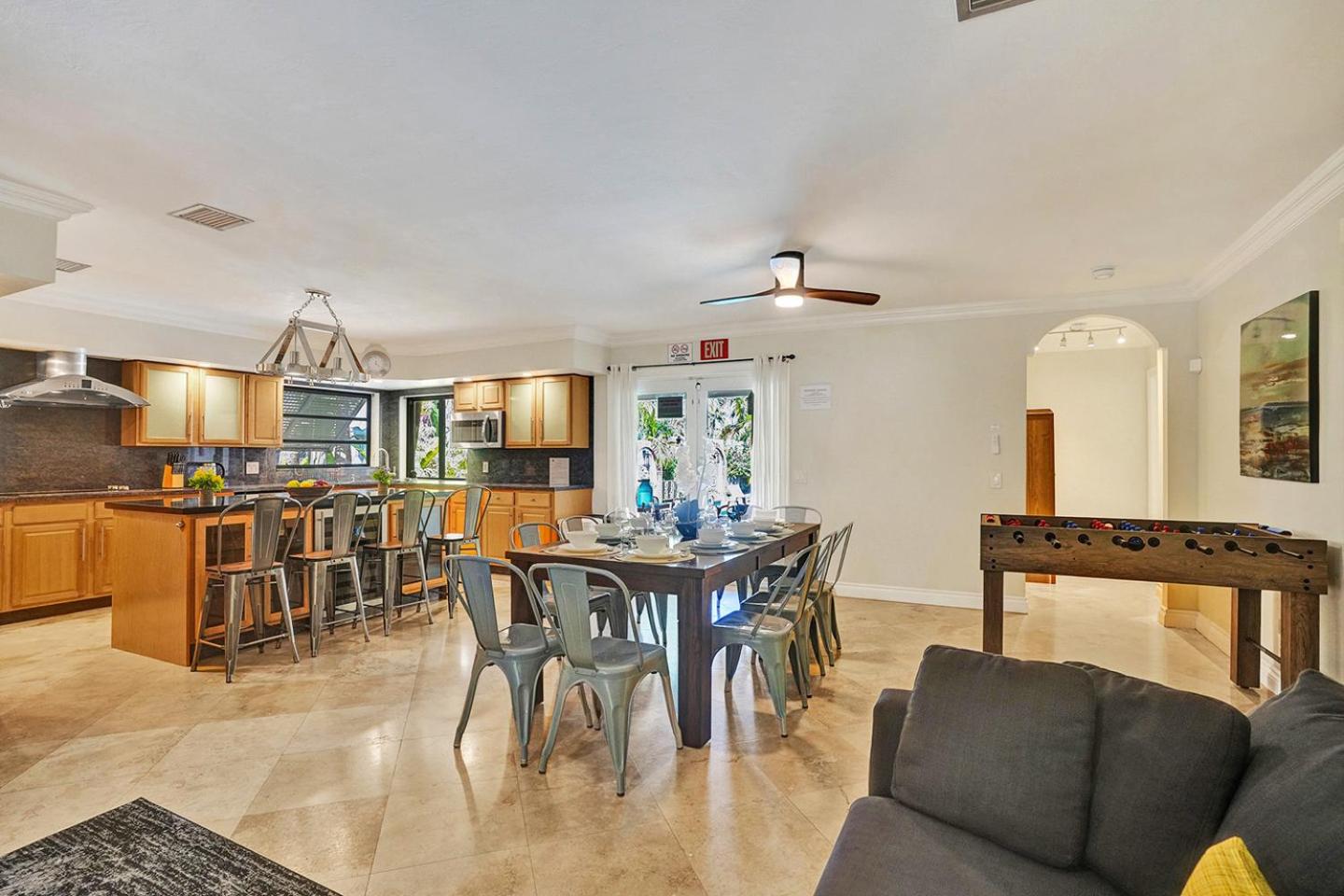 Magnificent Villa by Lake near Hollywood Beach view 4