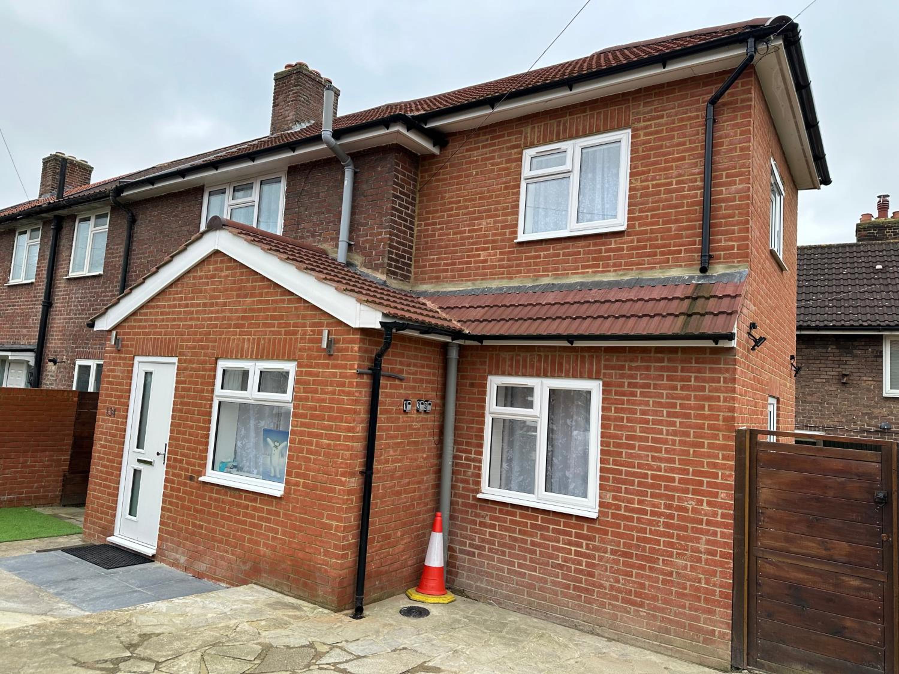 Cosy Smart/Small Double Room in Keedonwood Road Bromley view 4