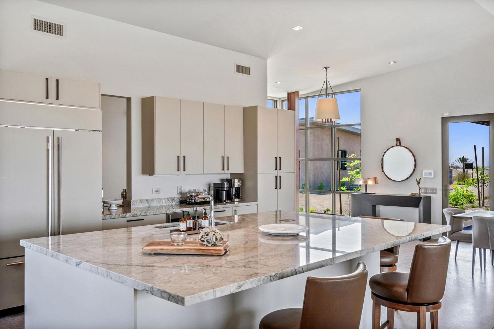 Paradise Canyon-Infinity Heated Pool-Estate 3