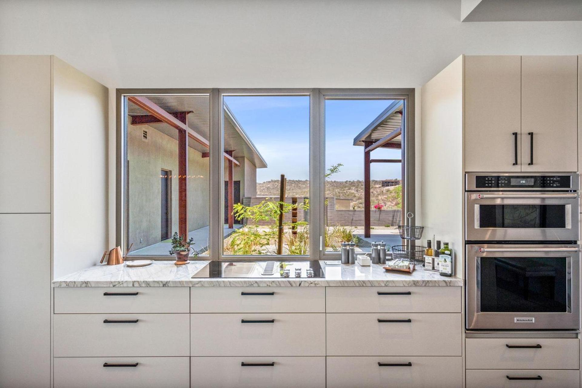 Paradise Canyon-Infinity Heated Pool-Estate 3