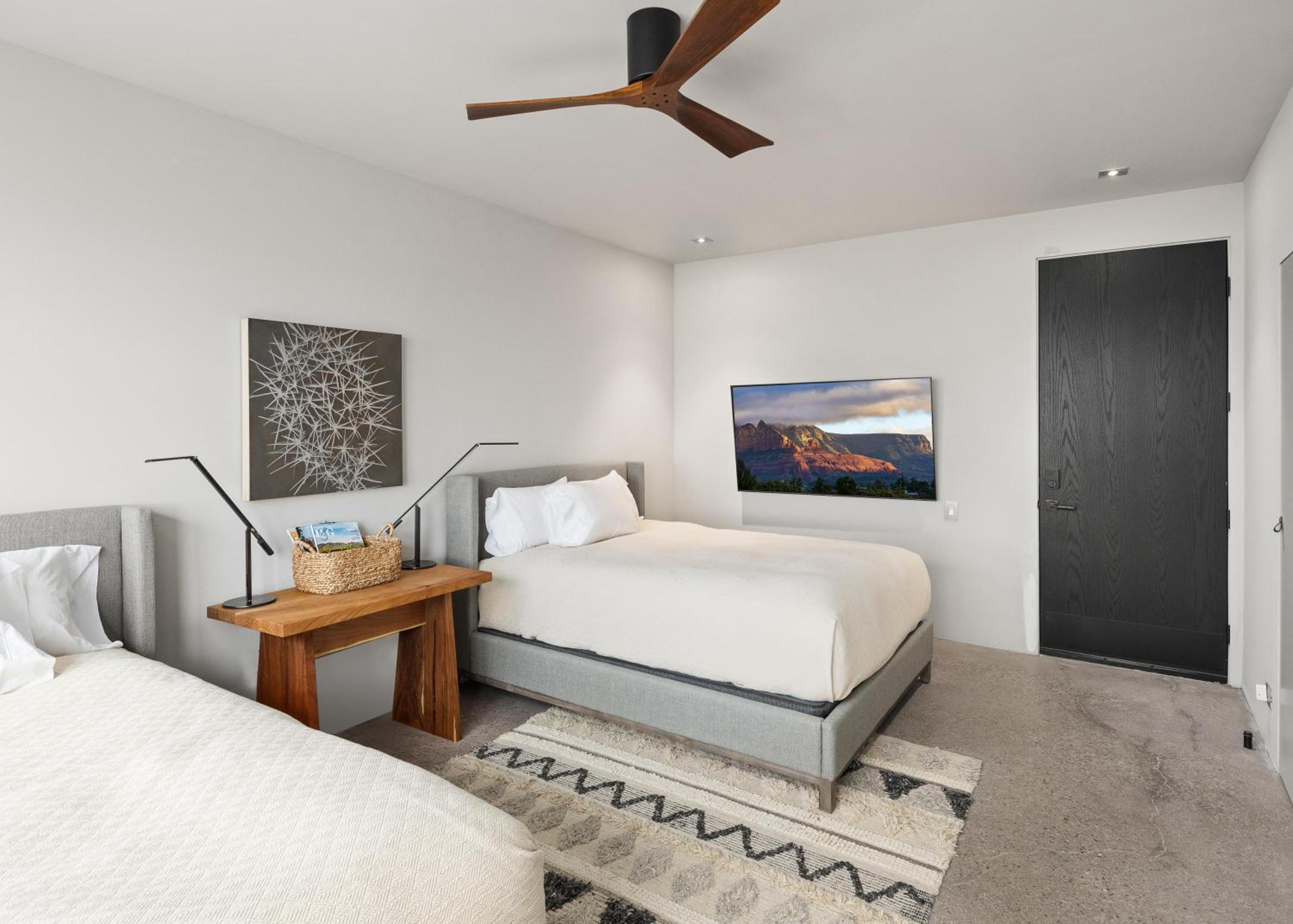 Paradise Canyon-Infinity Heated Pool-Estate 3