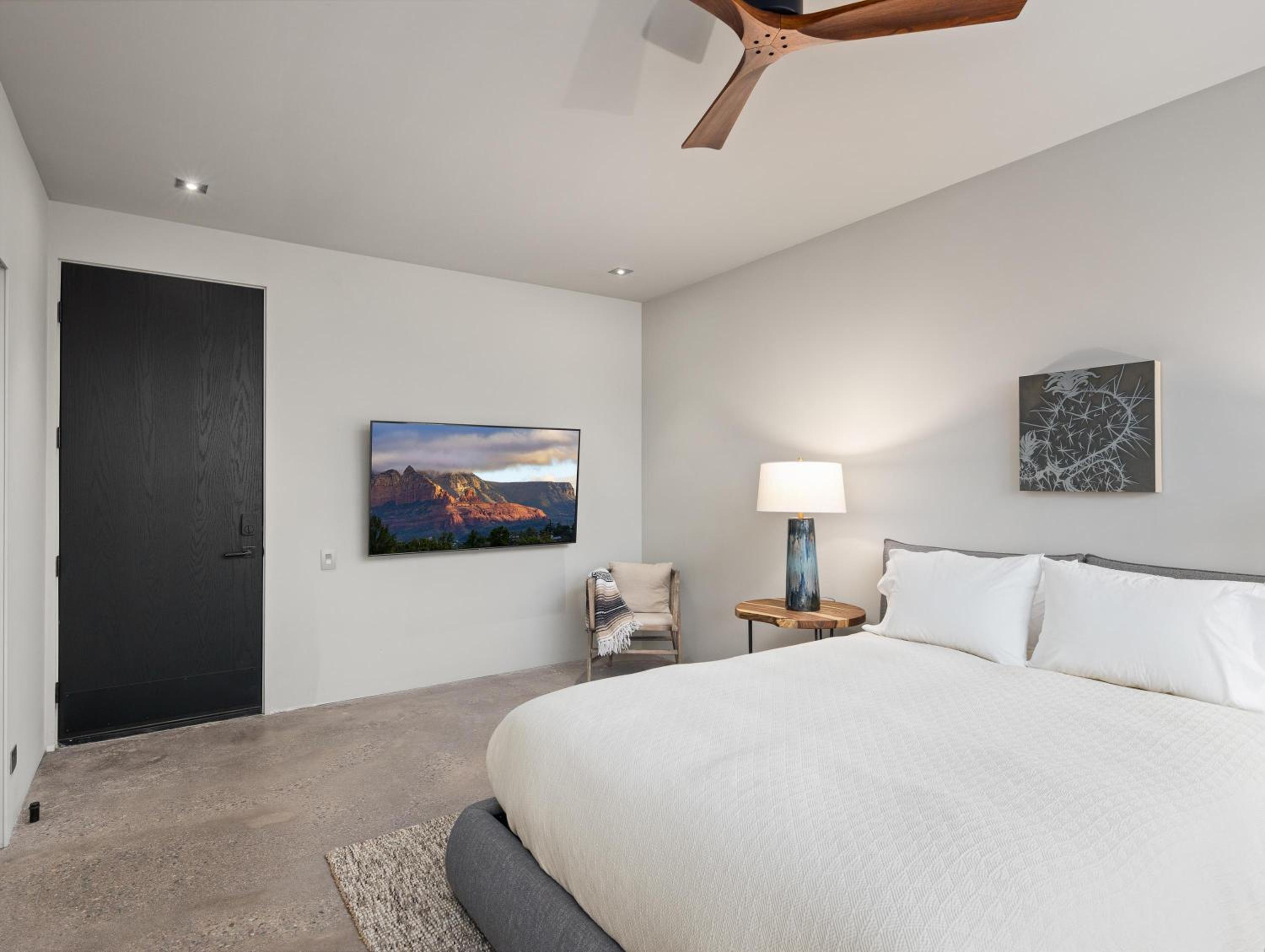 Paradise Canyon-Infinity Heated Pool-Estate 3
