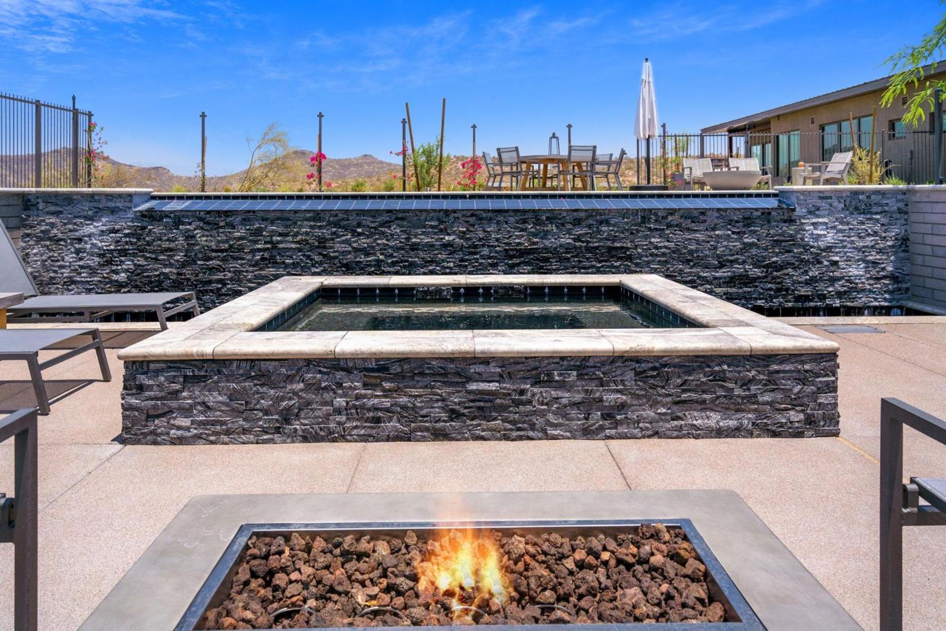 Paradise Canyon-Infinity Heated Pool-Estate 3