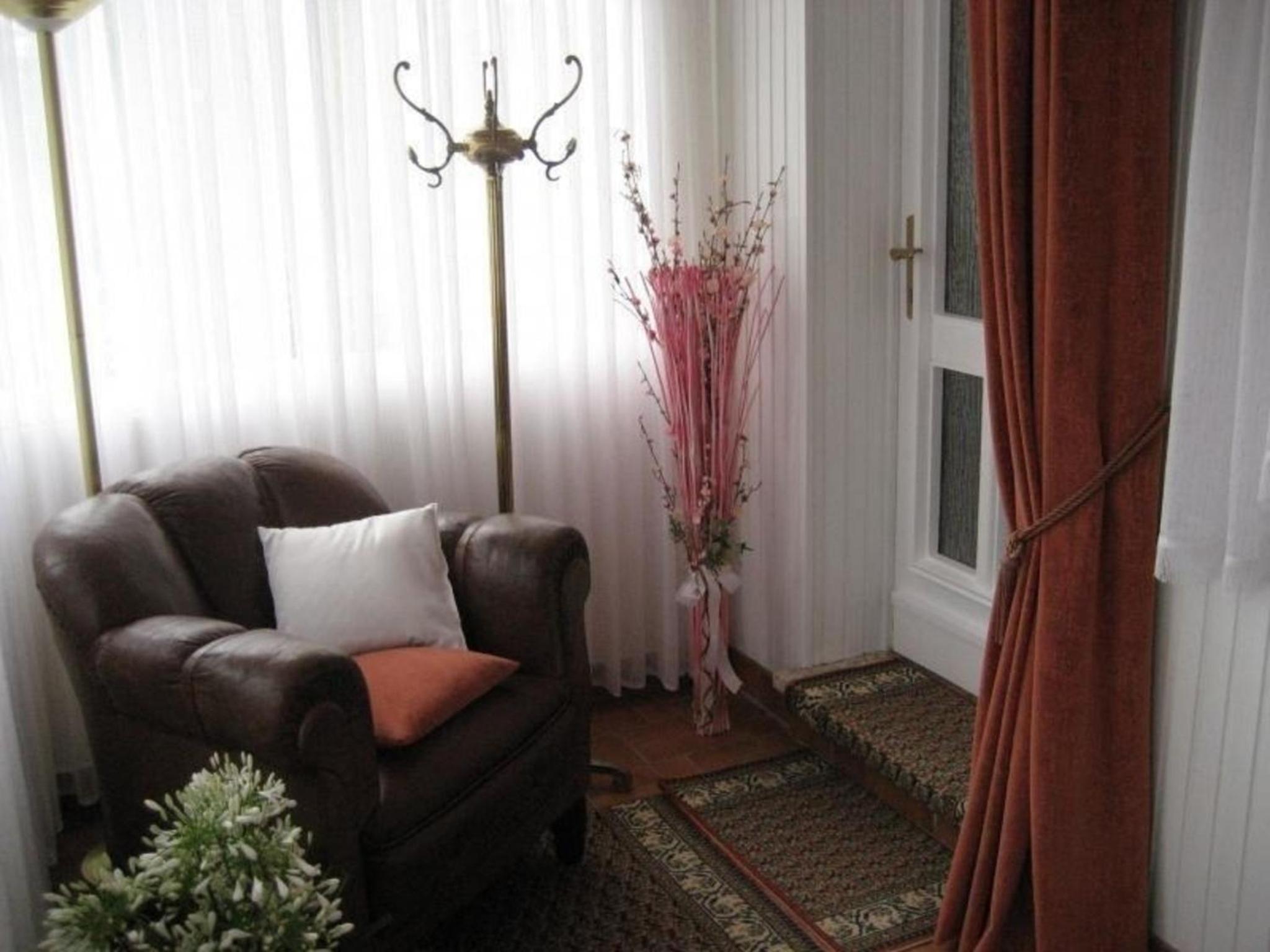 Große Ferienwohnung Mit Balkon Und Garten