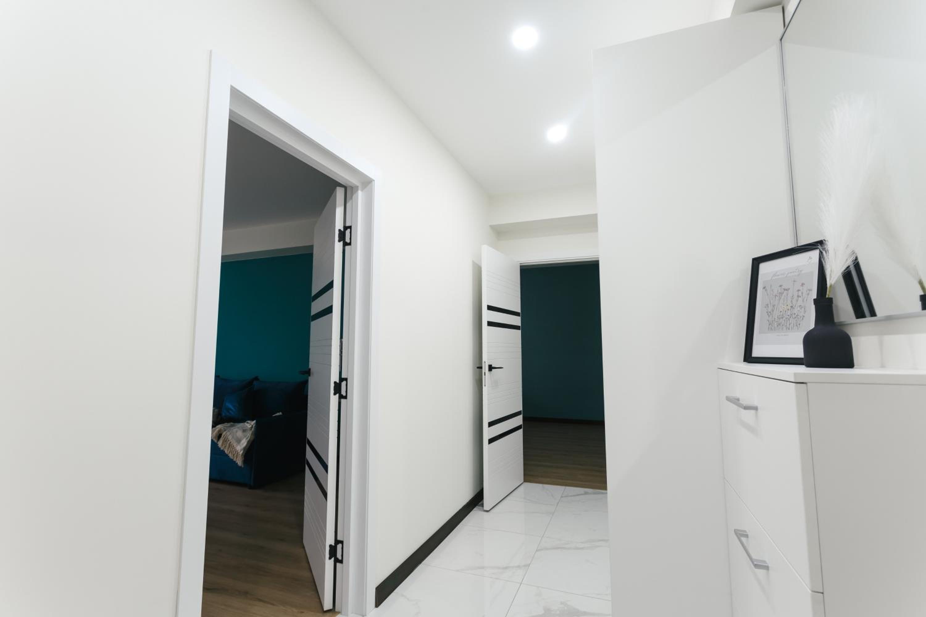 Elegant, Central & Spacious 2BR view 3