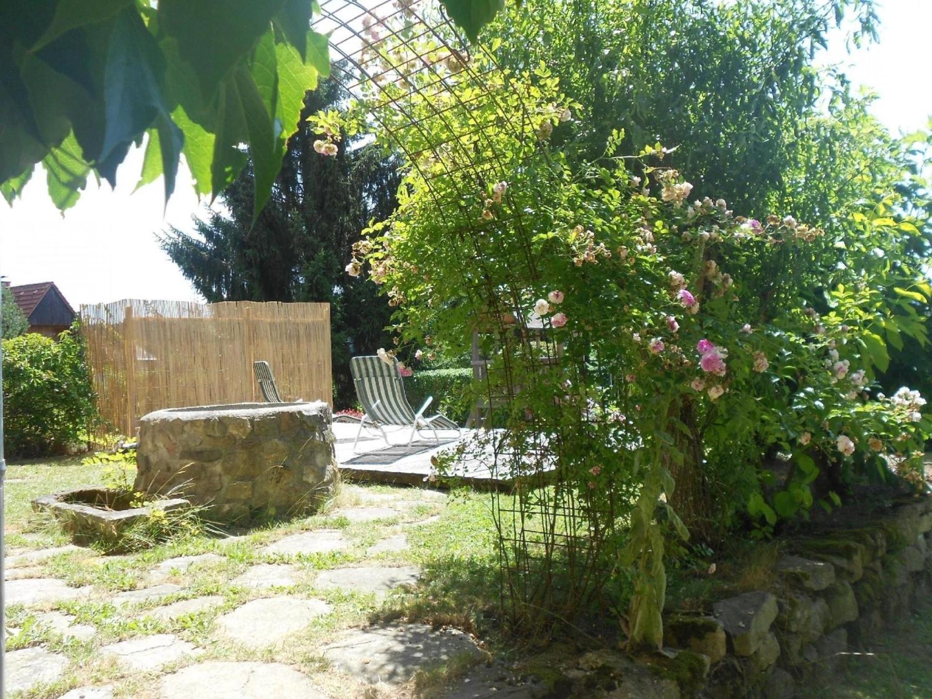 Haus in Kovárov mit Terrasse, Grill und Garten