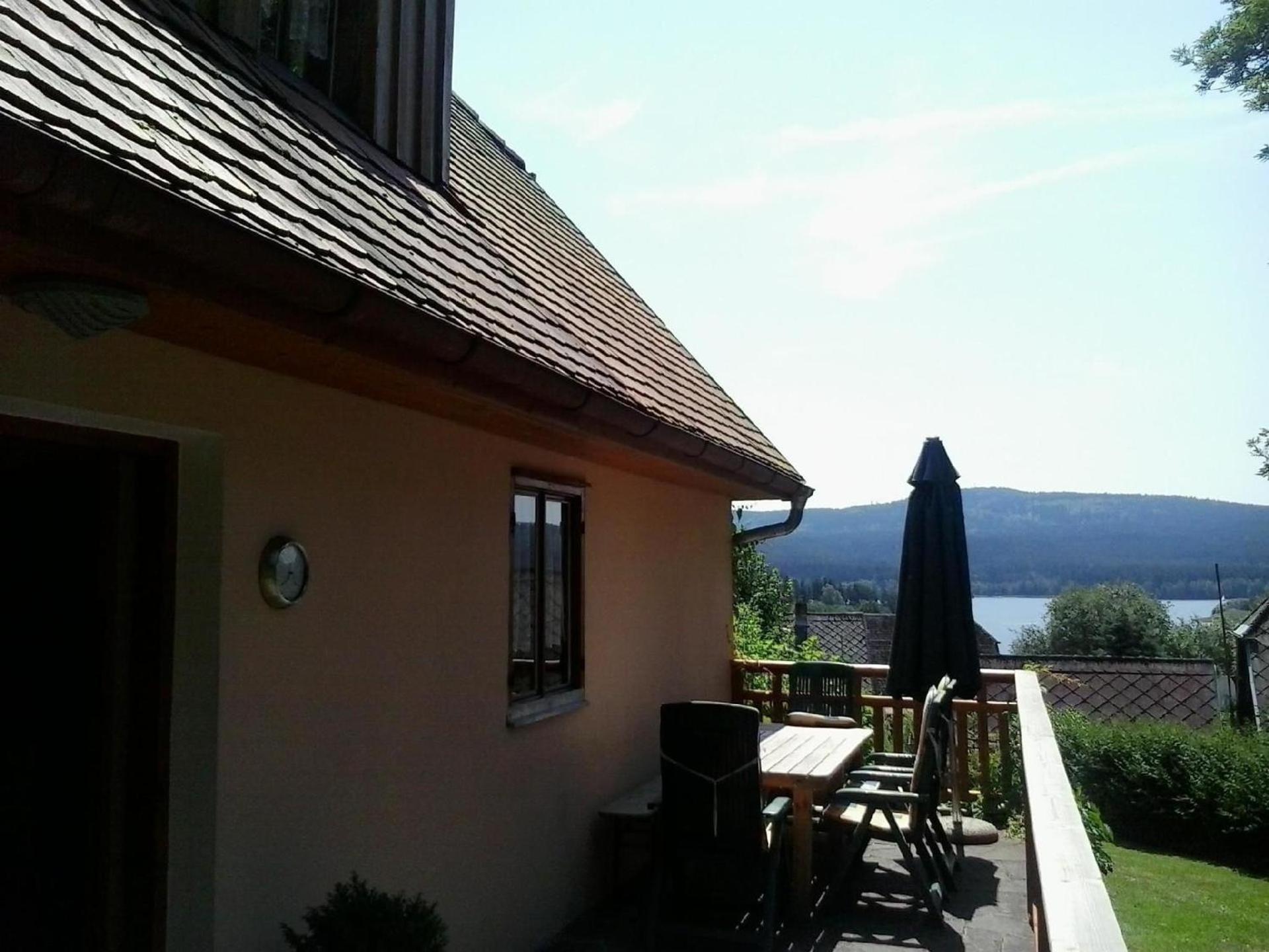 Haus in Kovárov mit Terrasse, Grill und Garten