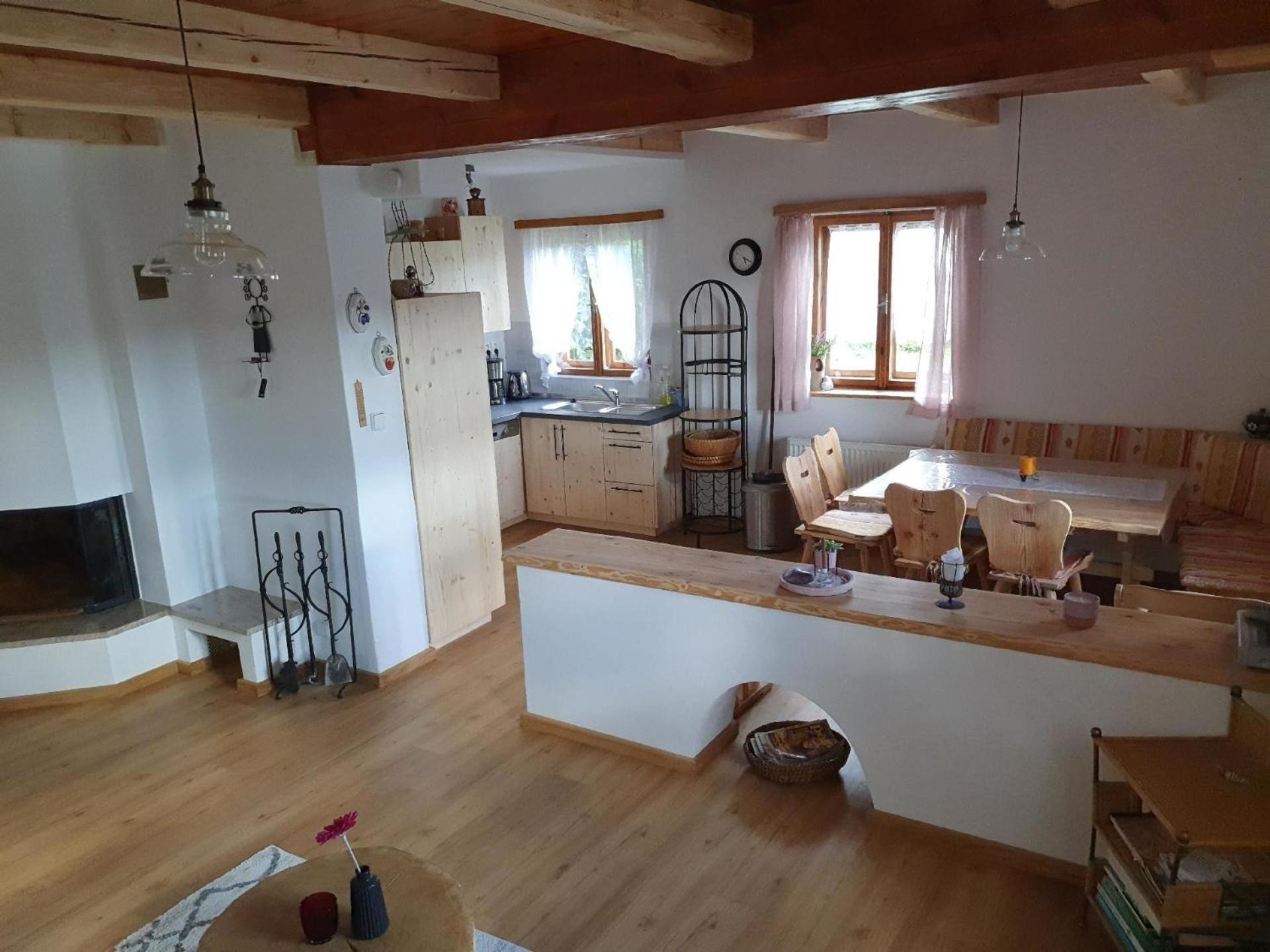 Haus in Kovárov mit Terrasse, Grill und Garten