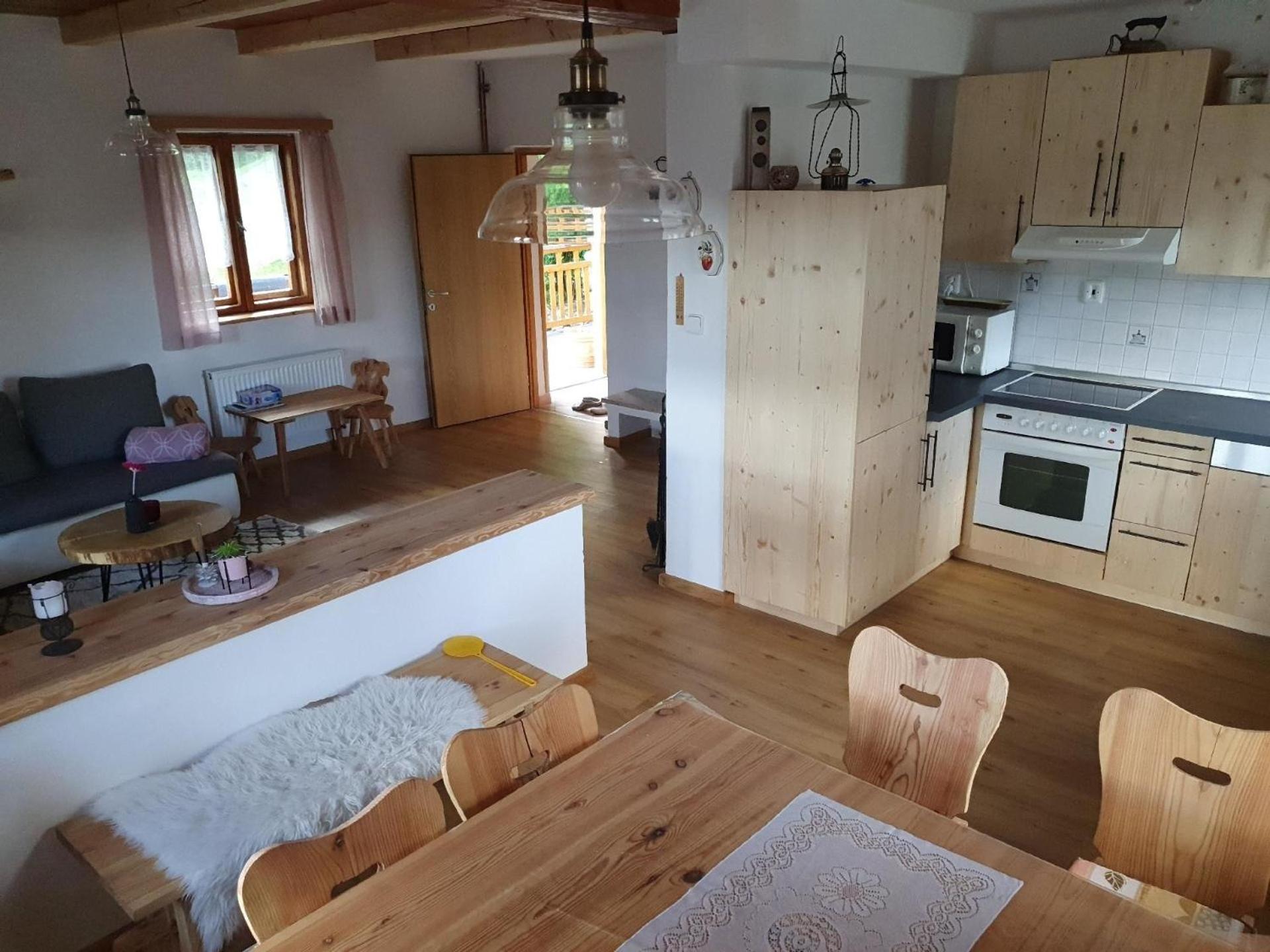Haus in Kovárov mit Terrasse, Grill und Garten