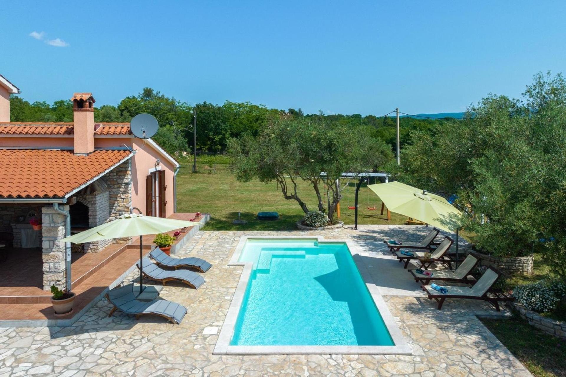 Traditionelles istrisches Haus mit privatem Pool und großem Garten view 2