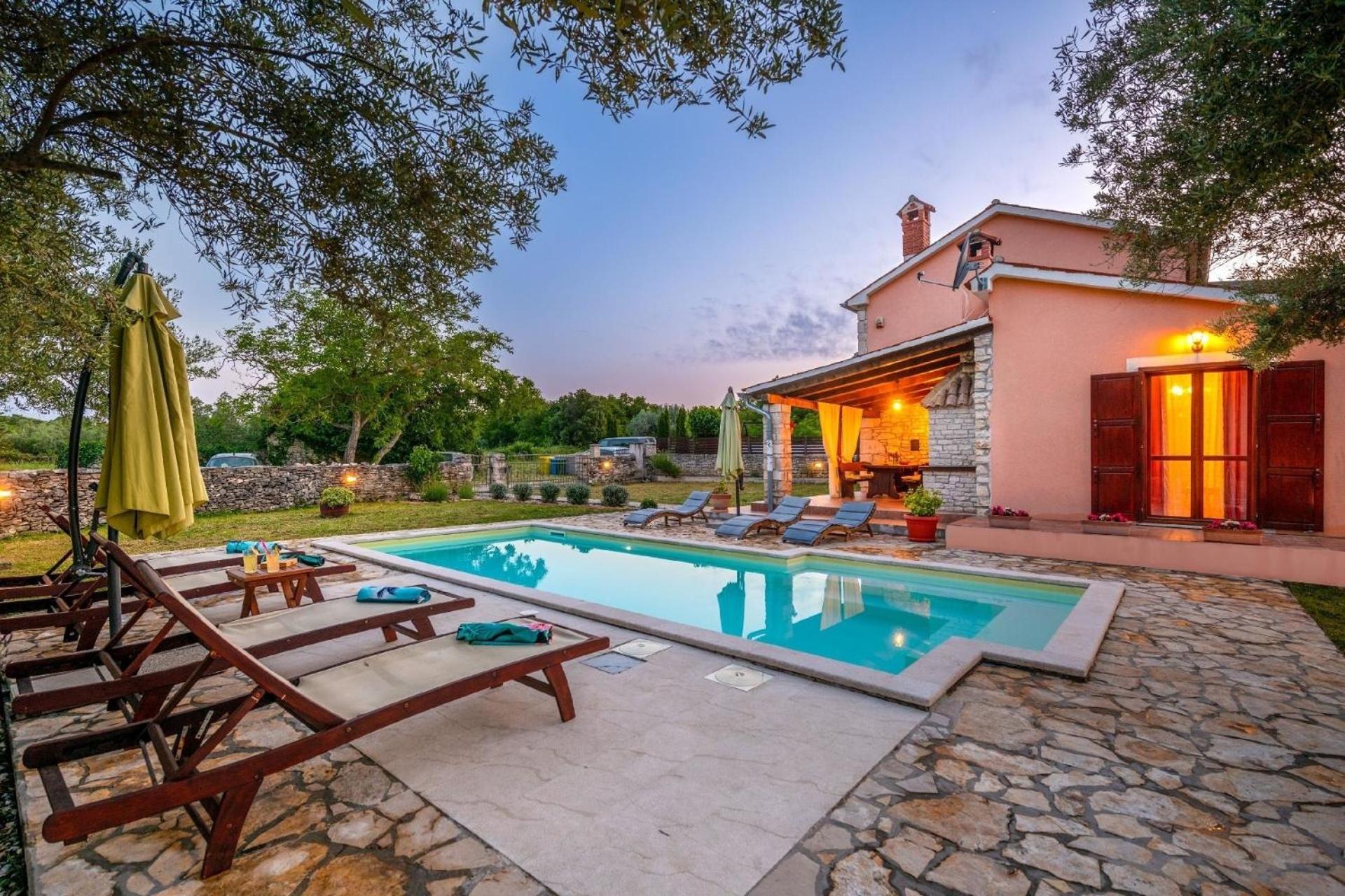 Traditionelles istrisches Haus mit privatem Pool und großem Garten view 3
