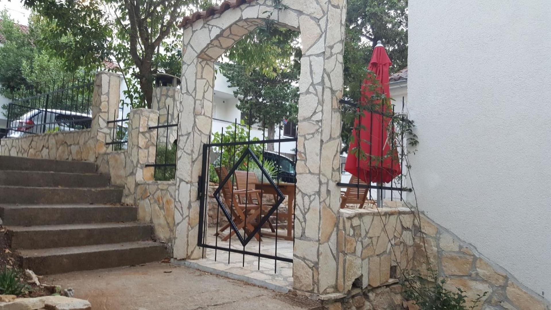 Apartment Bella Mit Balkon Und Terrasse In Necujam