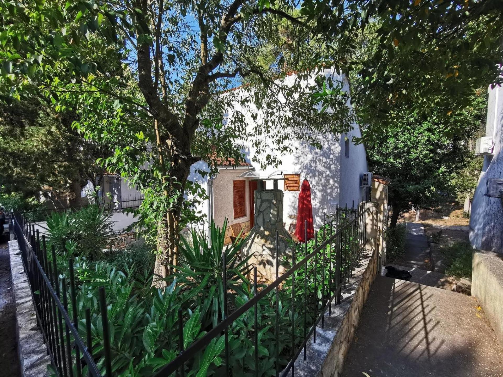 Apartment Bella Mit Balkon Und Terrasse In Necujam