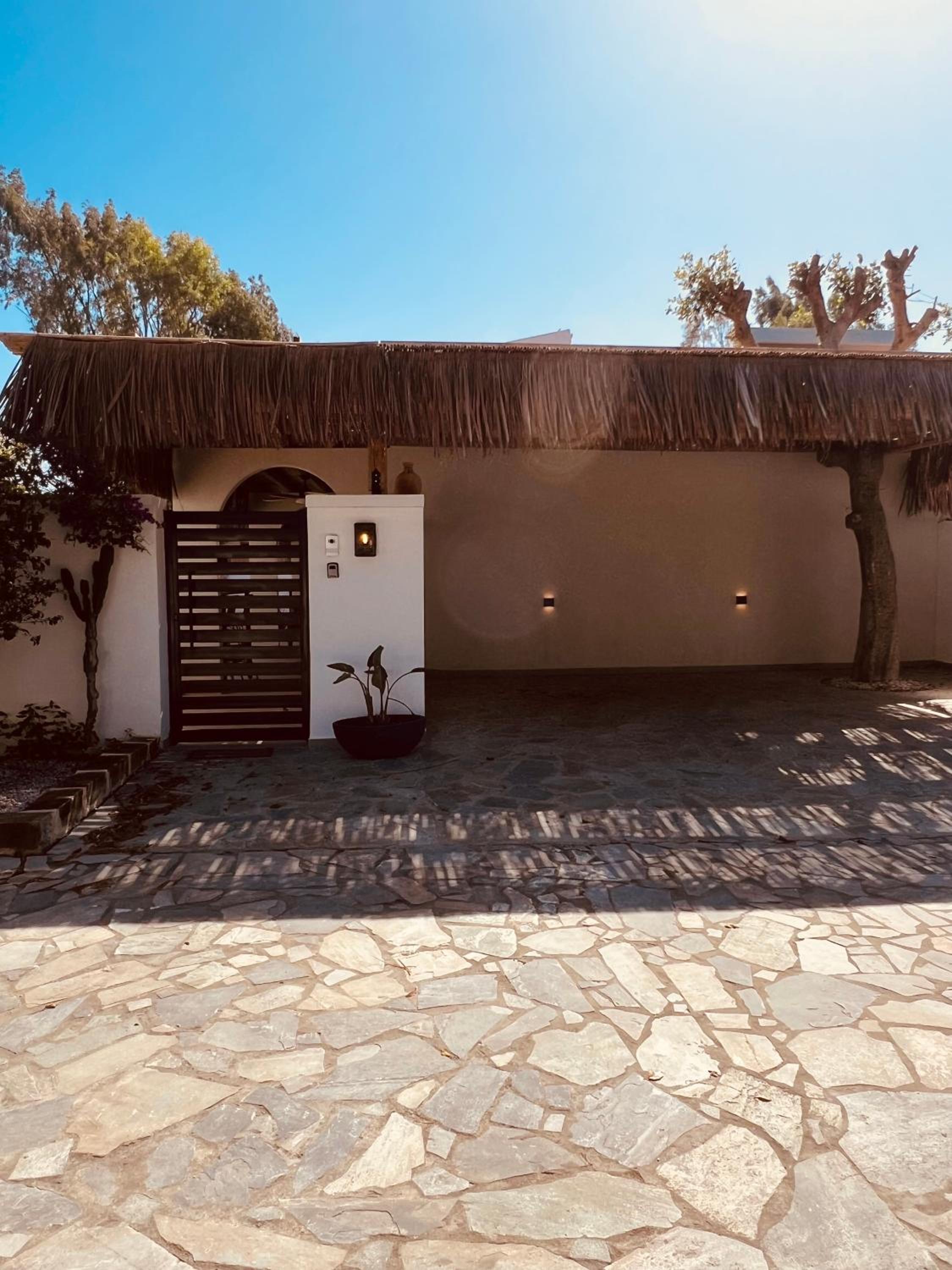 Hotel Naya pool & garden view bungalow - Image 1