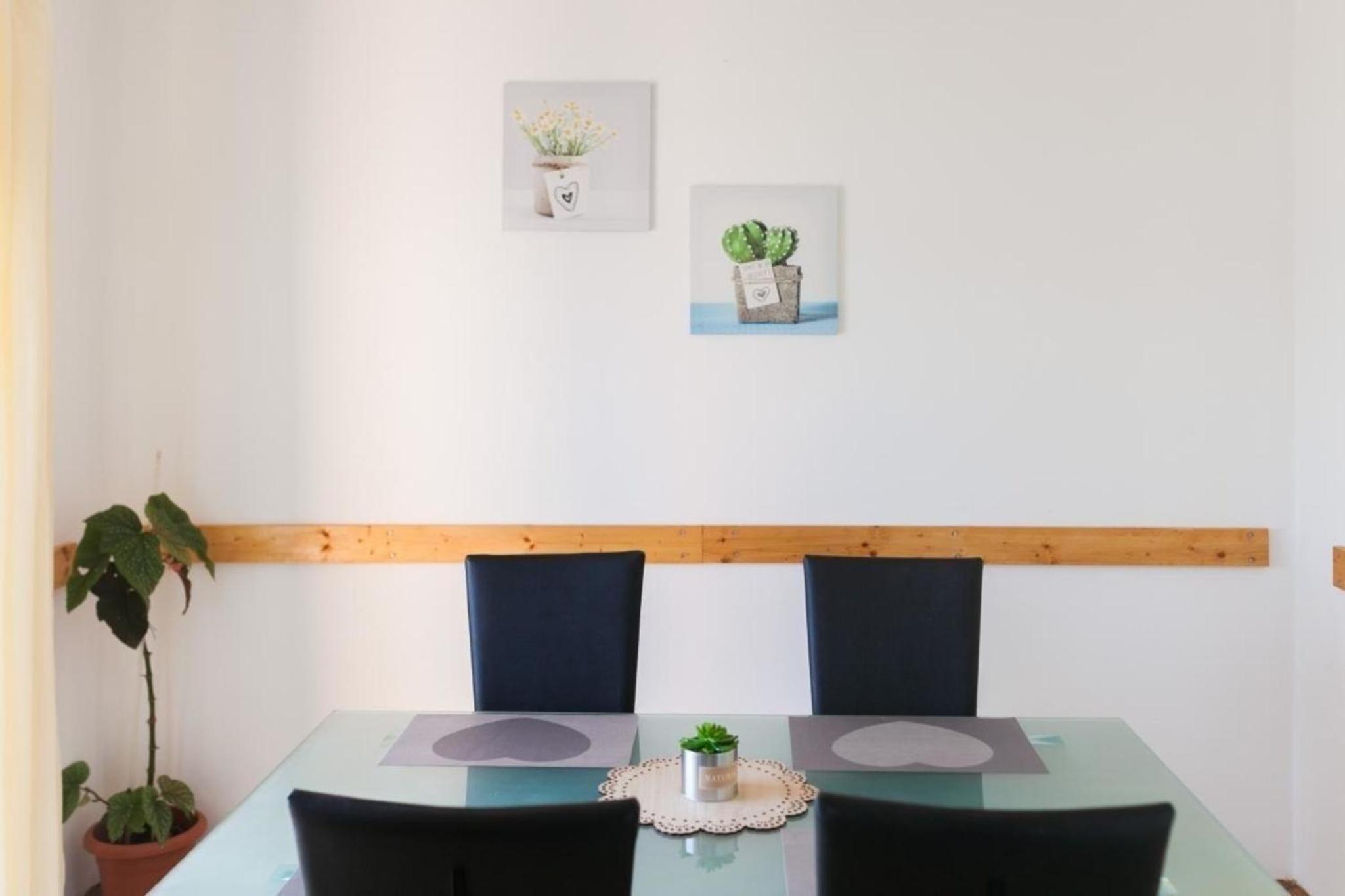 Wohnung in Rtina mit Garten, Terrasse und Grill view 2