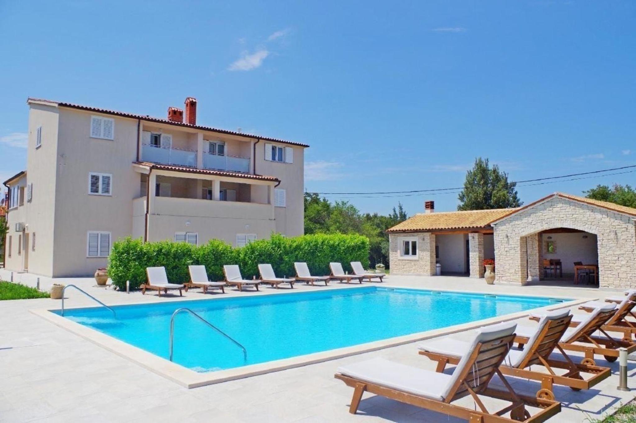 Appartement in Rakalj mit gemeinsamem Pool, Terrasse und Grill view 5