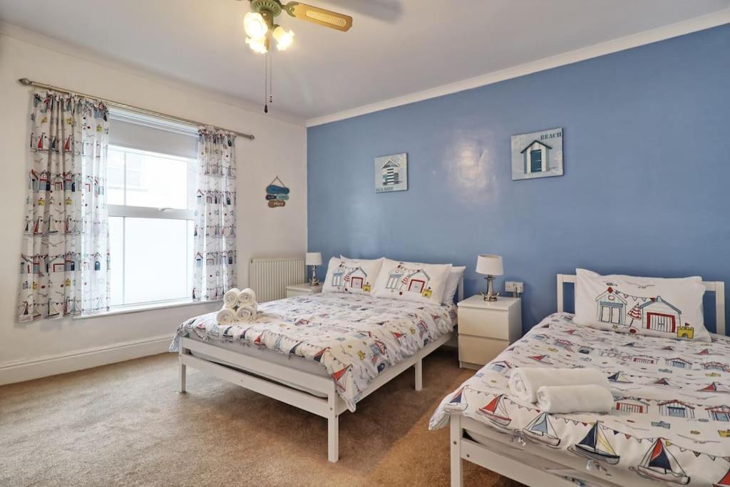 Walton Beach Holiday Lets view 4